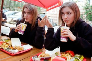 V Americe se McDonaldům vyhýbají, v Česku je máme za gastronomický poklad - Médium.cz