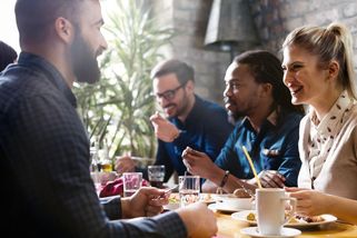 Oběd v restauraci? Pro mnoho Čechů nedostupný luxus. Kolik stojí v jednotlivých krajích? Praha není nejdražší! - Proženy.cz