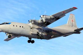 Ruský transportní letoun AN-12 se 14 pasažéry, sedícími v kokpitu, se zřítil při přistání na Sibiři - Médium.cz