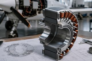 Ruský inženýr překvapil celý svět. Postavil letecký elektromotor s brutálním výkonem. A váží pouhých 1,2 kg