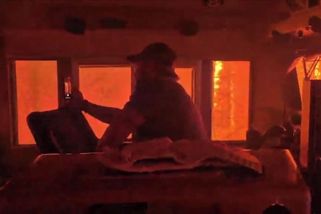 Video: Strojvedoucí natočil průjezd mohutným požárem - Seznam Zprávy