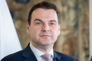 Pavel se pasuje do role lídra opozice. Podle Macinky se o dohodu nesnažil a zvolil si konfrontační cestu