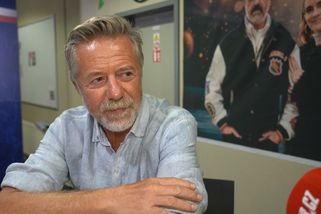 Přes léto si bude Jiří Langmajer kvůli Lajně barvit vlasy a knír načerno