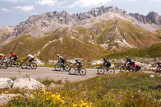 Tour servíruje bestiální etapu s alpskými velikány, reportér Sport.cz ji zakusil na vlastní kůži - Sport.cz