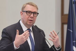 Vláda jako generátor skandálů. Kdo zaplatí desítky milionů korun po poradkyni ministra Juchelky?
