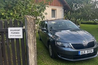 Když soused zabere váš pozemek: Jak řešit jeho neoprávněné parkování