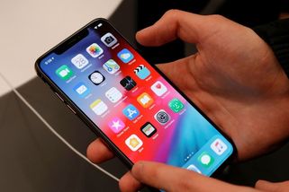 Další rána pro dezinformační weby. Blokují je už i mobilní operátoři - Novinky