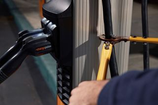 Výrobce nabíjecích stanic elektromobilů se pustil do boje se zloději, krádež kabelů jim zkomplikuje - Novinky
