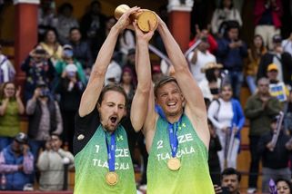 Mexické jídlo a oslavy v letadle! Odměna i splněný sen, zářili zlatí Češi - Sport.cz