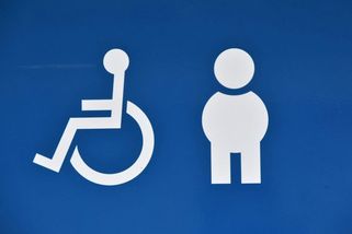 Státní pomoc pro handicapované: Přehled a pár tipů - Médium.cz