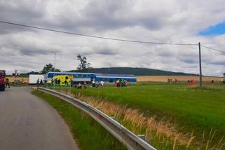 Na Táborsku se srazil vlak s nákladním autem. Na místě jsou zranění - Novinky