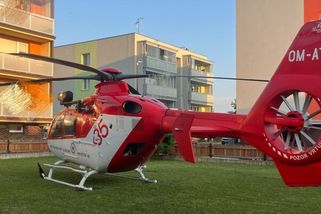 Špičkové přistání pilota záchranářského vrtulníku mezi paneláky v Opavě | Opava | Zprávy | POLAR - Moravskoslezská regionální televize