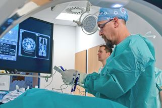 Elektrochemoterapie dává novou naději lidem s nádorem v páteři