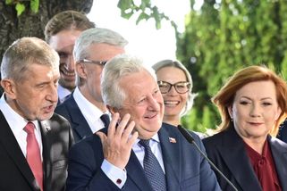 Babiš krotil ministra na tiskovce: Jste přesčas, říkal Zůnovi a odvolával se na Rutteho