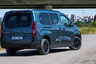 Praktičtější auto za ty prachy jen tak nekoupíte! Citroën Berlingo je ideální volba pro početné rodiny, teď navíc s akční cenou - Garáž.cz