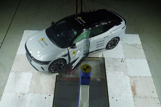 První dvě automobilové novinky absolvovaly přísnější nárazové testy. Jedna byla čínská... - Garáž.cz