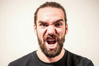 Psychologové odhalili, jak mluví psychopat. Prozradí ho slova, která používá častěji než ostatní - Médium.cz