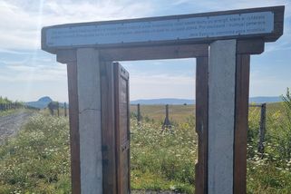 Pohřbená vesnice pod tunami země. Radovesická výsypka děsí i láká - Médium.cz