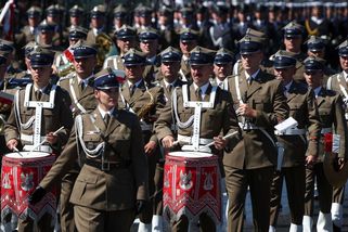 Velká vojenská přehlídka ve Varšavě s tanky a letadly. Poláci ukazují svou sílu - Novinky