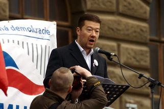 Vládním speciálem na Slovensko? Okamura sliboval šetření a sám rozhazuje