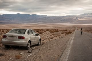 Záhadné zmizení ženy v Death Valley: opuštěné auto, měsíce bez stop a návrat, který nedává smysl - Médium.cz
