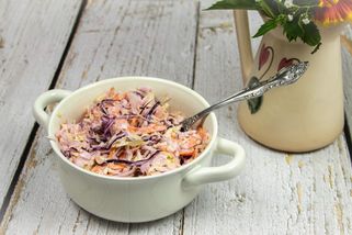 Coleslaw lepší než z fastfoodu a hotový je za pár minut | Toprecepty