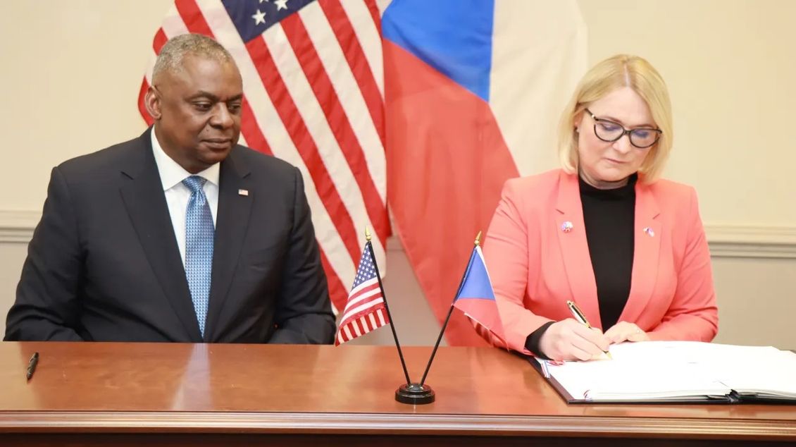Černochová ve Washingtonu podepsala obrannou dohodu s USA