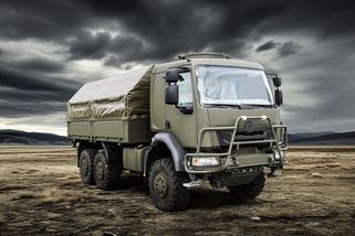 Nástupce legendární Pragy V3S se dočkal modernizace. Tatra 810 posílila a převzala prvek svých bratrů ve zbrani - Garáž.cz