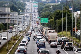 Do Sněmovny jde výbušné téma: zelený příplatek přes dvě koruny za litr benzinu - Seznam Zprávy