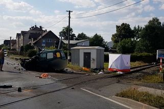 Řidič předjel auto stojící na červenou před přejezdem a smetl ho vlak. Hrozí mu osm let - Novinky