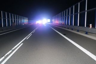Mladík v BMW srazil u Krnova motorkáře, ten na místě zemřel - Novinky