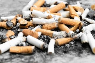 Daň z cigaret má zachránit evropský rozpočet. Unie přitom vyhlásila válku kuřákům