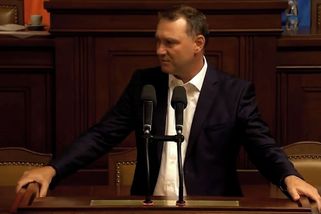 Šéf poslanců SPD Fiala se ve Sněmovně vulgárně obul do opozice - Novinky