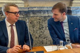 ‚Dítě je dar.‘ Z vlády zní odpor proti umělému oplodnění pro single ženy, Juchelka chce tvrdé zpřísnění