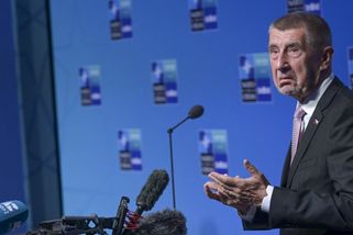 Pavlovi jsem jen podal ruku, řekl Babiš. Popsal večeři lídrů a prozradil, co řešil s Trumpem