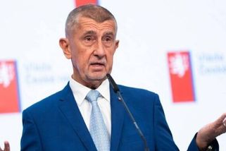 Babiš přehlíží novinářku, která mu jde po krku. Fridrichová popsala trapno, které se opakuje každý týden