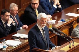 Sněmovna omezila pravomoci prezidenta u stálých misí - Novinky