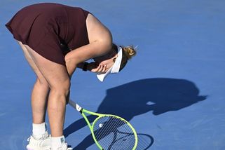 Nejen titul v Praze. Osmnáctiletá tenistka uhranula naprostou raritou, smekla i světová jednička - Sport.cz