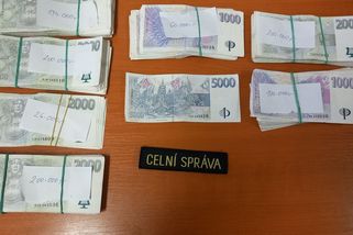 Polák měl v autě na dálnici u Prostějova skoro milion. Původ peněz nedokázal vysvětlit - Novinky