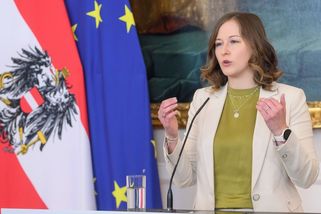 Zelenskyj by termín vstupu do EU nejraději sám nadiktoval. Turbo přijetí ale není možné, kritizovala rakouská ministryně - Novinky