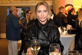 Tyran zuřivě kopal do přivázaného psa. Pak zaútočil na slavnou influencerku. Chtěl mě pobodat nožem, trefil pneumatiku!