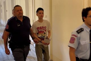 Byl jsem ve stresu, řekl soudu Vietnamec, který v pražské prodejně vytáhl na turisty pálku a posekal je katanou - Novinky