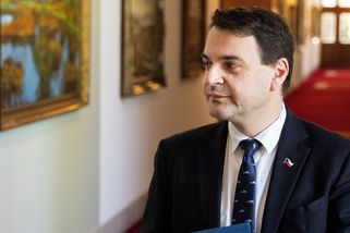 Pavla akredituji zítra, na večeři ale nepůjde, řekl Macinka. A mluví o puči - Seznam Zprávy