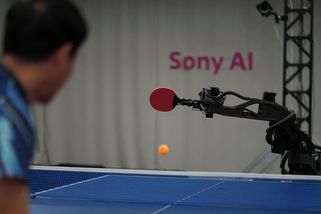 Ace vyhrál. Robot poháněný AI porazil elitní hráče ve stolním tenisu