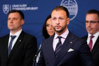Šutaj Eštok platil za superdrahé letenky a hotel v Dubaji v hotovosti. Policie se tím odmítla zabývat - Novinky