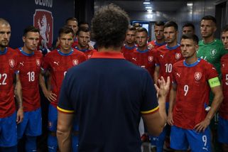 Národní tým povede Španěl, našel Nedvěd nového Guardiolu? - Médium.cz