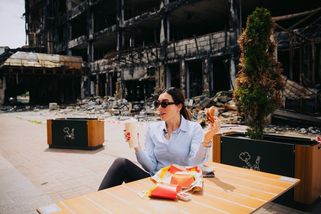 „Připadám si jako blbka.“ Trumpova influencerka přijela na Ukrajinu a otočila - Seznam Zprávy
