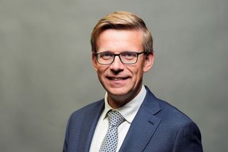Exministr Kupka překvapil v řece a v plavkách