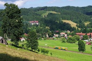 Nejdelší vesnice v Česku: Přejít ji trvá 2 hodiny, připomíná věhlasný Aspen
