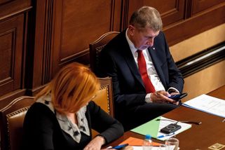 Zákaz mobilů ve školách navrhnu příští týden, prohlásil Babiš - Novinky